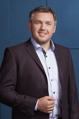 психолог, ведучий